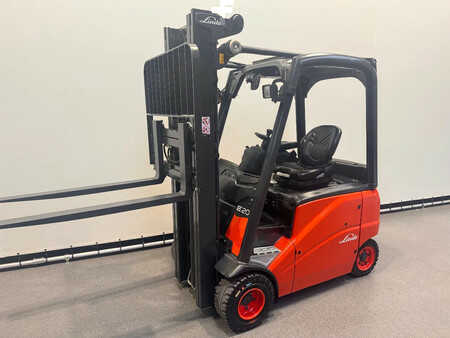 Chariots électriques à 4 roues 2008  Linde 386 E 20 PH-01 (10)