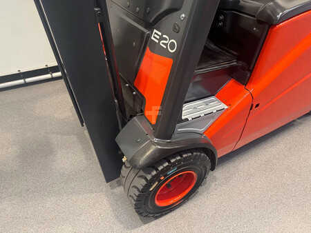 Chariots électriques à 4 roues 2008  Linde 386 E 20 PH-01 (16)