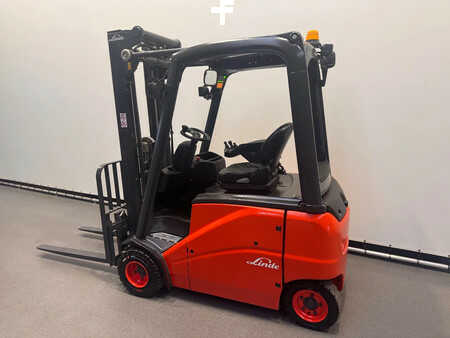 Chariots électriques à 4 roues 2008  Linde 386 E 20 PH-01 (5)