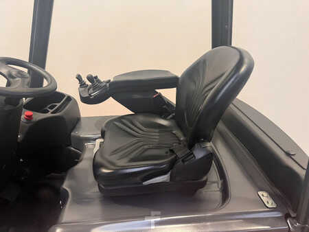 Chariots électriques à 4 roues 2008  Linde 386 E 20 PH-01 (8)