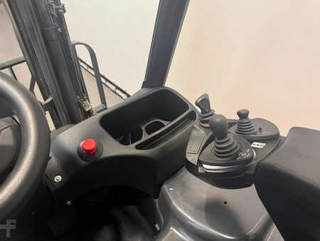 Chariots électriques à 4 roues 2008  Linde 386 E 20 PH-01 (9)