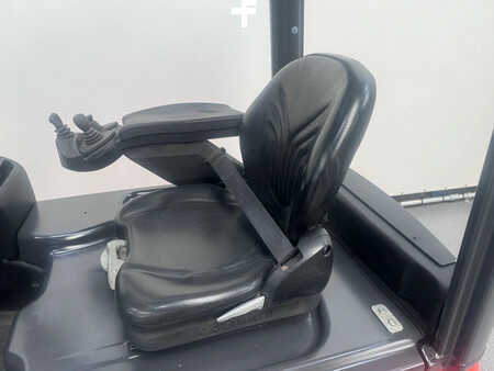 Chariots électriques à 4 roues 2007  Linde 386 E 20 PH-01 (5)