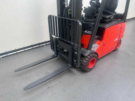Chariots électriques à 4 roues 2007  Linde 386 E 20 PH-01 (6)