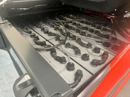 Chariots électriques à 4 roues 2025  Linde 1252 E 25 L-01 (13)