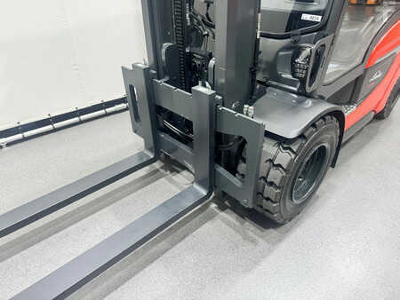 Dízel targoncák 2025  Linde 1202 H 35 D-01 (4)