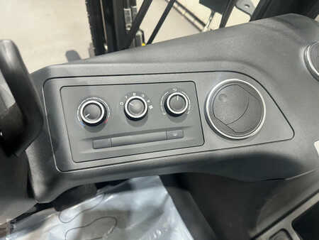 Dízel targoncák 2025  Linde 1202 H 35 D-01 (9)