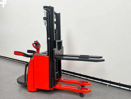 Gerbeurs à conducteur porté debout 2020  Linde L 14 AP (2)