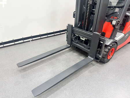 Chariots électriques à 4 roues 2019  Linde 386 E 16 PH-02 (8)