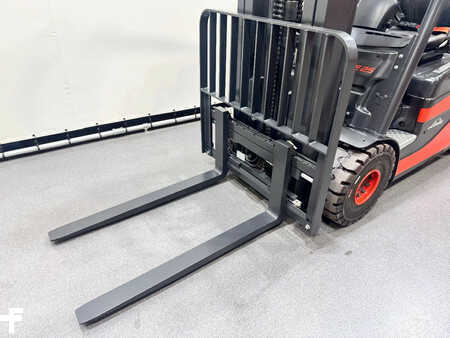 Sähkö - 4 pyör 2014  Linde E 25 L-01 inclusief nieuwe accu (8)