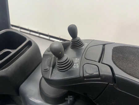 Sähkö - 4 pyör 2020  Linde E 16-02 (8)