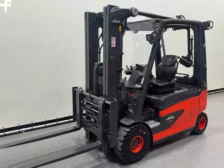 Chariots électriques à 4 roues 2015  Linde 387 E 25 L-01. Inclusief nieuwe accu (9)