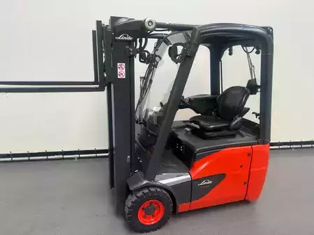 Chariots électriques à 4 roues 2020  Linde 386 E 14-02 (12)