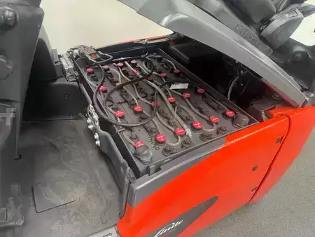 Chariots électriques à 4 roues 2020  Linde 386 E 14-02 (16)