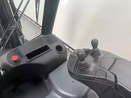 Chariots électriques à 4 roues 2020  Linde 386 E 14-02 (9)