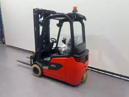 Chariots électriques à 4 roues 2026  Linde 1251 E 18-01 (1)
