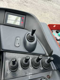 Reach Trucks 2010  Linde R20S-12 (5)