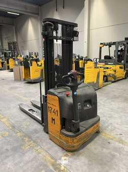 Hochhubwagen 2013  Still EGV 20 (1)