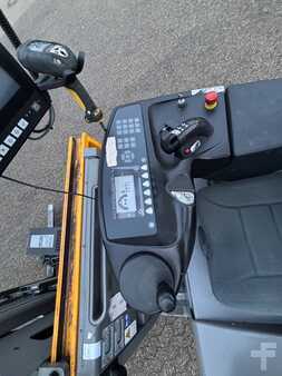 Chariots pour allées étroites 2016  Jungheinrich EFX 413 (4)