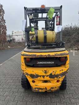 Gas truck 2017  Jungheinrich TFG425 (2)