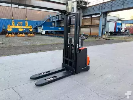 Pallestabler 2015  BT/Toyota SWE140L (6)