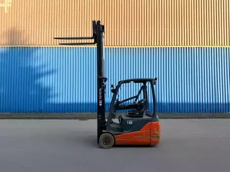 Elektro 3 Rad 2015  BT/Toyota 8FBET18 (10)
