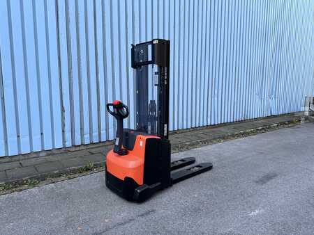 Pallet Stackers 2015  BT SWE140L Endunden fertig (2)