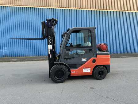 Treibgasstapler 2023  Toyota 02-8FGJF35 2023 DZH (11)