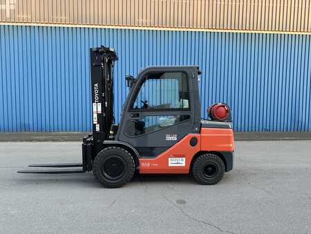 Treibgasstapler 2023  Toyota 02-8FGJF35 2023 DZH (2)