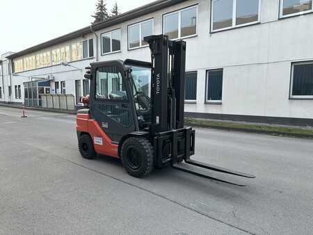 Treibgasstapler 2023  Toyota 02-8FGJF35 2023 DZH (4)