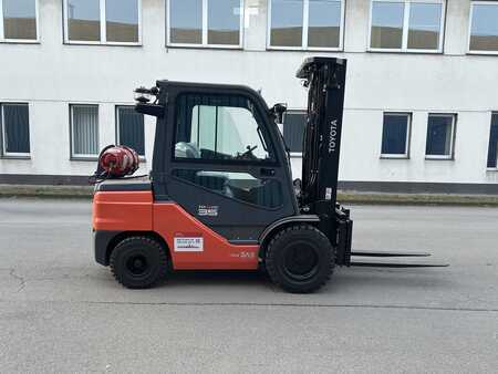 Treibgasstapler 2023  Toyota 02-8FGJF35 2023 DZH (5)
