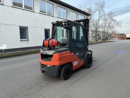 Treibgasstapler 2023  Toyota 02-8FGJF35 2023 DZH (6)