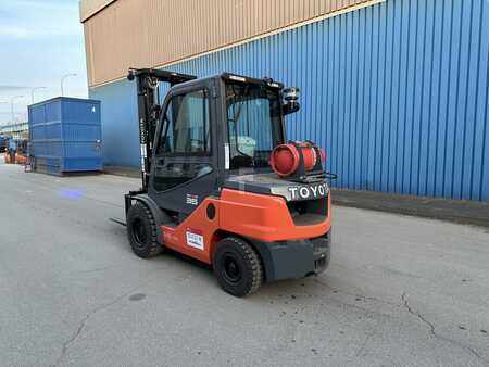 Treibgasstapler 2023  Toyota 02-8FGJF35 2023 DZH (7)