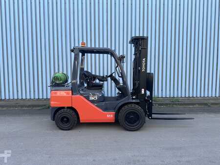 Wózki gazowe 2023  Toyota 02- 8FGF30 DZH Neugerät (10)
