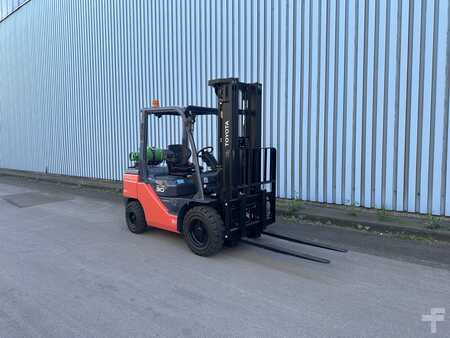 Wózki gazowe 2023  Toyota 02- 8FGF30 DZH Neugerät (9)