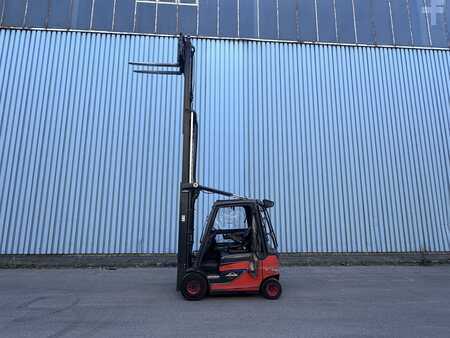 Eléctrico - 4 rodas 2020  Linde E25-01 Lithium Triplex ZVG DZH (8)