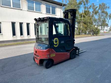 Elektro 4 Rad  Toyota 8FBMT25 DZH Triplex ZVG (7)