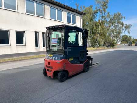 Elektro 4 Rad  Toyota 8FBMT25 ZVG DZH (7)