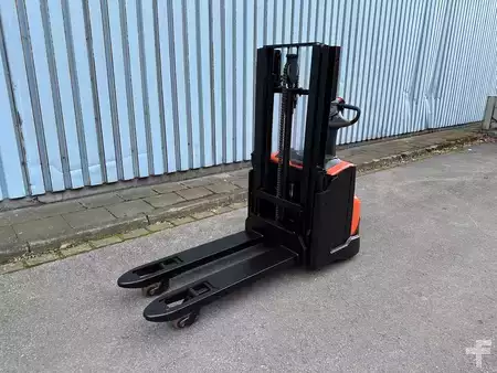 Hochhubwagen 2021  Toyota SWE200D 2021 Doppelstock (9)