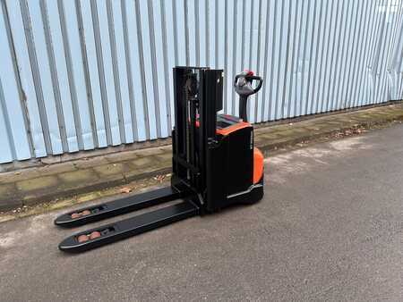 Pallet Stackers 2019  Toyota SWE200D Kundenfertig Aufbereitet (16)