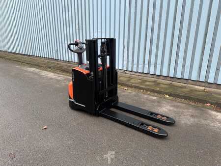 Pallet Stackers 2019  Toyota SWE200D Kundenfertig Aufbereitet (4)