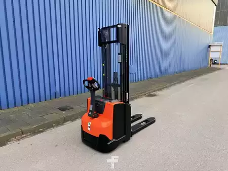 Hochhubwagen 2020  Toyota SWE140 Triplex 790h 2020 (2)