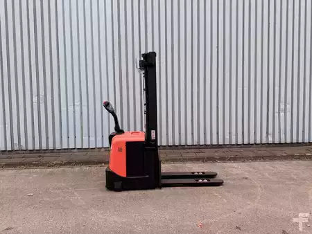 Ledstaplare gå 2015  Toyota SPE160 refurbished old model triplex (9)