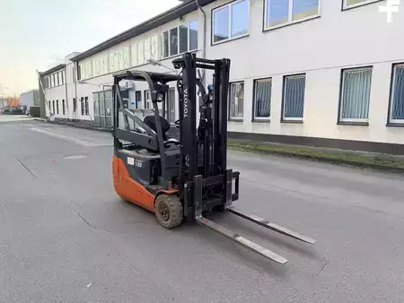 Eléctrico - 3 rodas 2015  Toyota 8FBET18 (4)