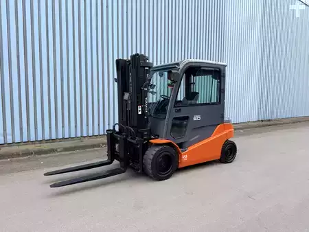 Eléctrico - 4 rodas 2019  Toyota 8FBMT50 client-ready Positioner double pedal (2)