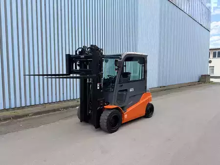 Eléctrico - 4 rodas 2019  Toyota 8FBMT50 client-ready Positioner double pedal (5)