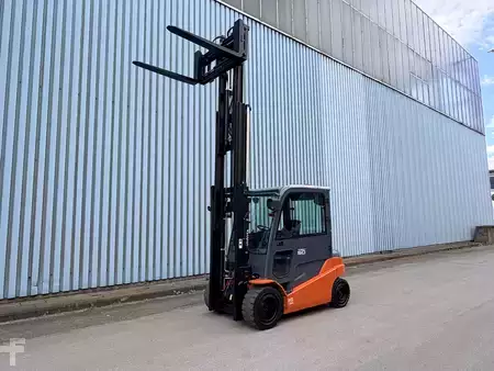 Eléctrico - 4 rodas 2019  Toyota 8FBMT50 client-ready Positioner double pedal (6)