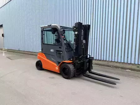 Eléctrico - 4 rodas 2019  Toyota 8FBMT50 client-ready Positioner double pedal (8)