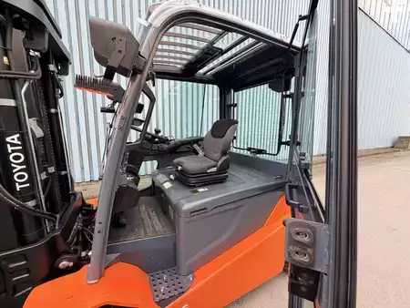 Eléctrico - 4 rodas 2019  Toyota 8FBMT50 client-ready Positioner double pedal (12)