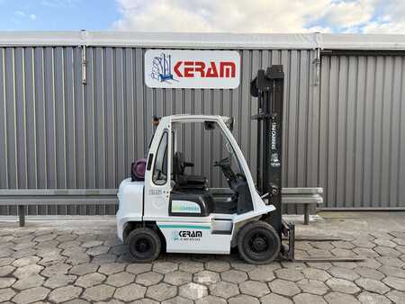 Carretilla elevadora GLP 2018  Unicarriers U1D2A25LQ (1)