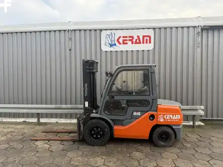Empilhador diesel 2007  Toyota 52-8FDJF35 (1)